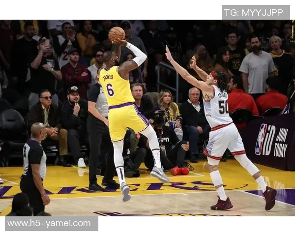 里斯半场表现不佳仅出战7分钟未得分正负值为负影响球队表现